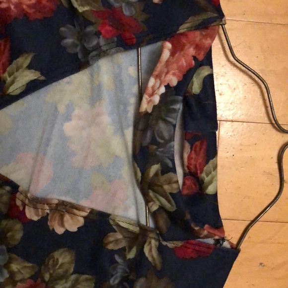 Flower choker/ring neck strap Blouse/Top - Picture 2 of 8